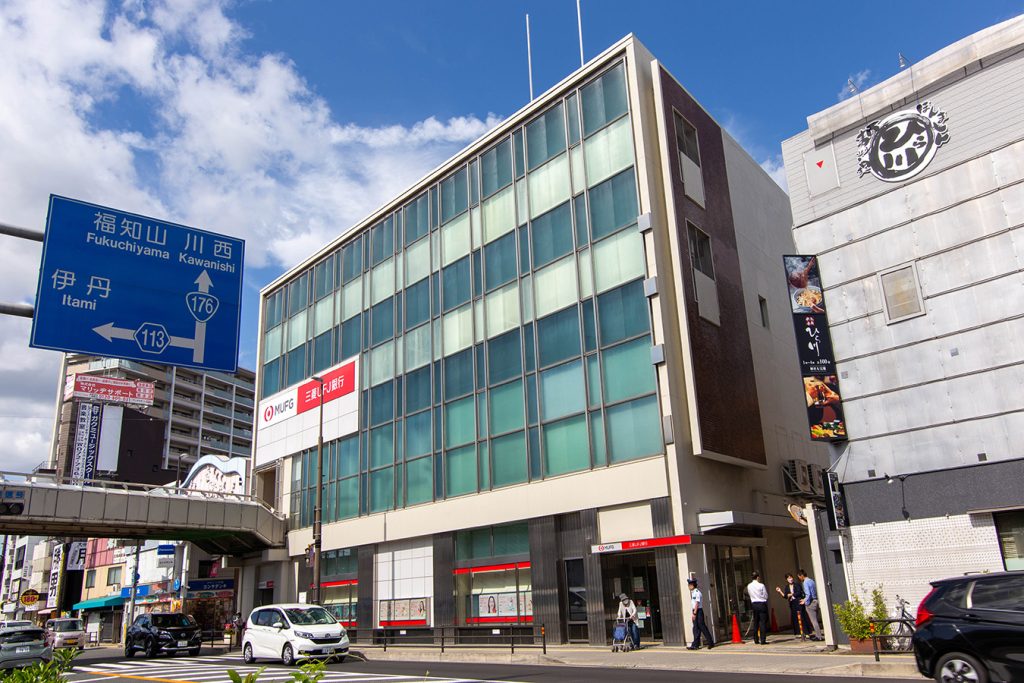 三菱UFJ銀行 池田支店へ徒歩7分（約550m）